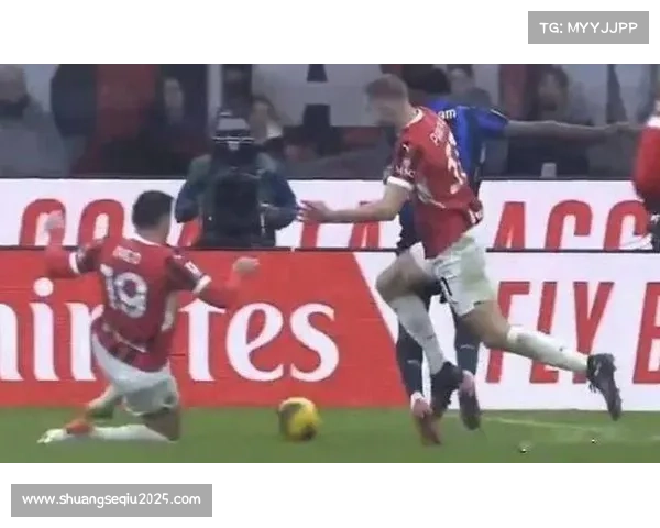 迪马尔科角球助攻瞬间，皮球精准找到比塞克